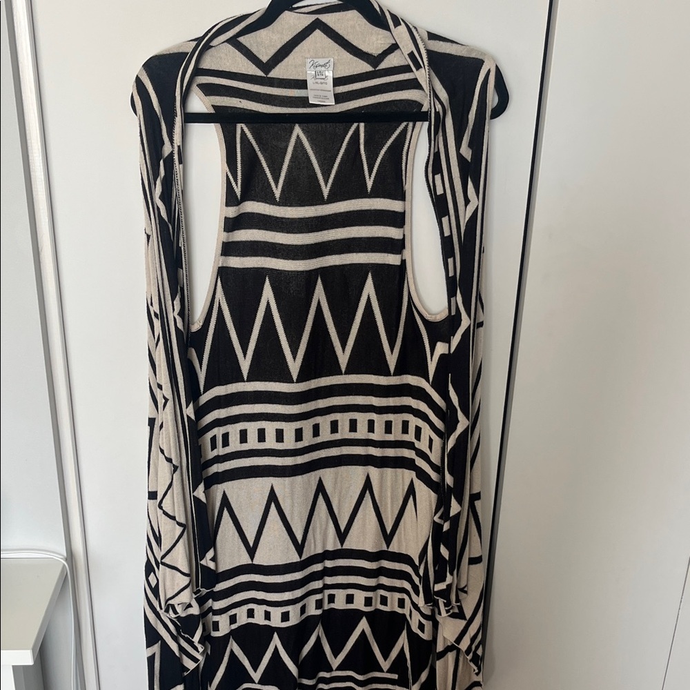 Kismet Black and Cream Geometric Open-Front Vest